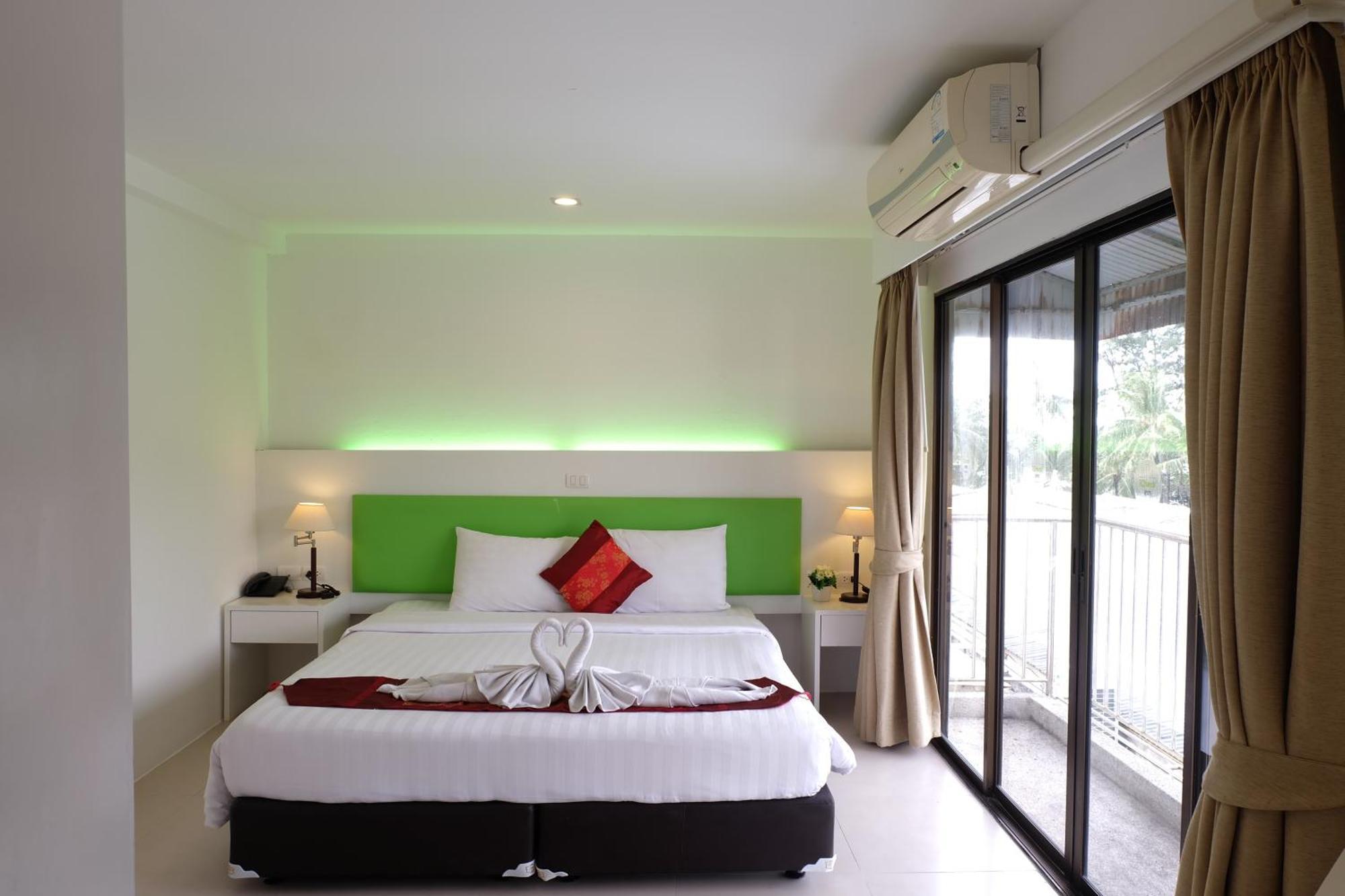 Armoni Patong Beach Hotel Стая снимка